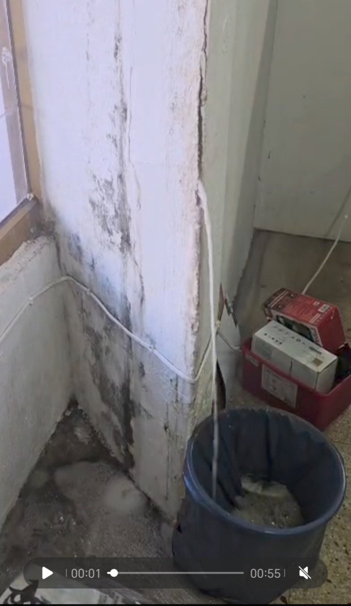 Trabajadores de la salud laboran entre aguas negras mientras el gobierno presume “salud de primer mundo”