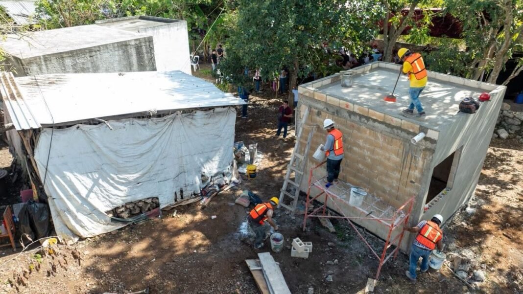 Entregan cuartos inconclusos del programa Construyendo Bienestar; asesores de Huacho Díaz Mena vuelven a exhibir fallas en su administración