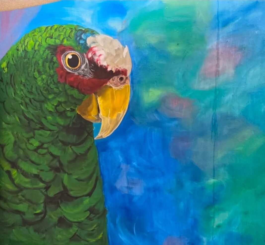 El gigante de San Antonio Xluch: Un loro monumental vigila el nuevo Módulo Veterinario de Mérida